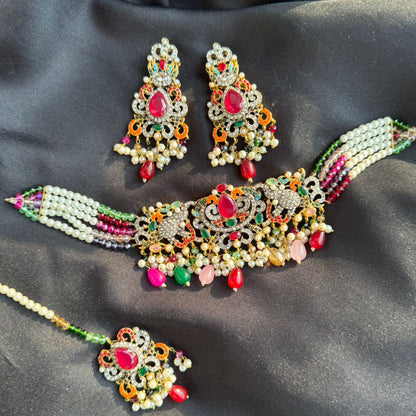 Exquisite Multi-Color Kundan & Pearl Choker Set with Maang Tikka