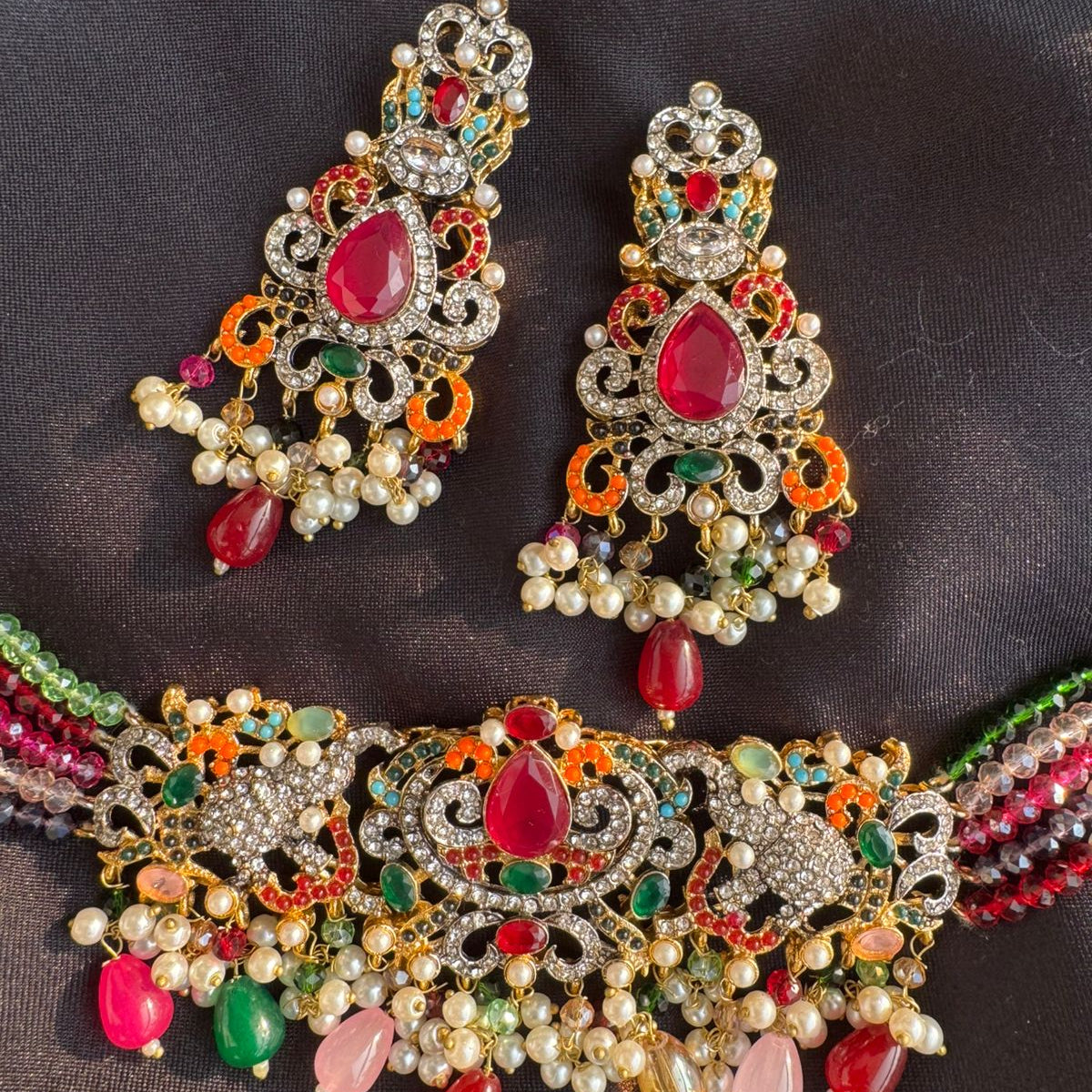 Exquisite Multi-Color Kundan & Pearl Choker Set with Maang Tikka