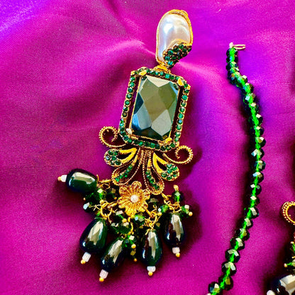 Antique Finish Traditional Gold-Plated Kundan-Look Drop Earrings & Maang Tikka Set