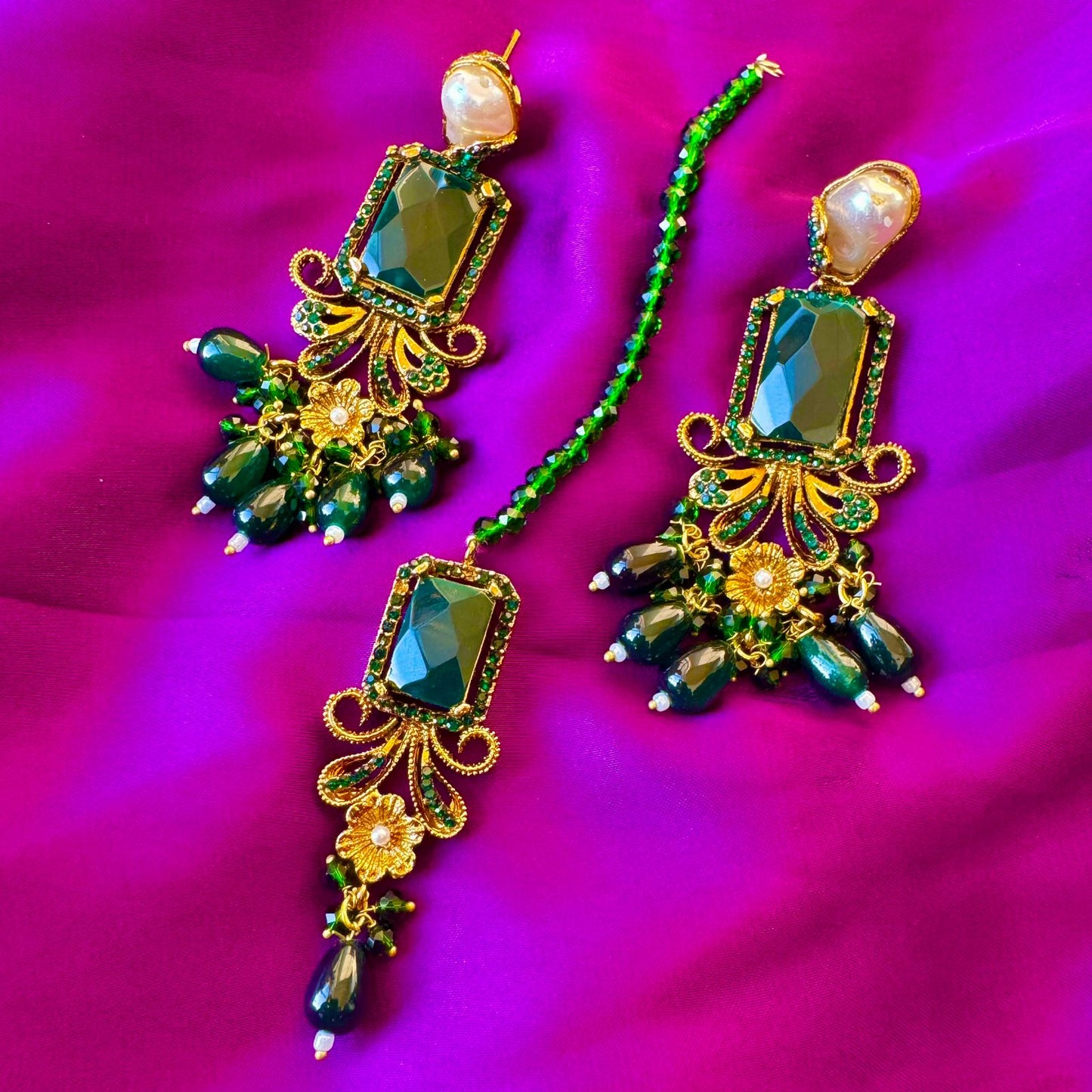 Antique Finish Traditional Gold-Plated Kundan-Look Drop Earrings & Maang Tikka Set