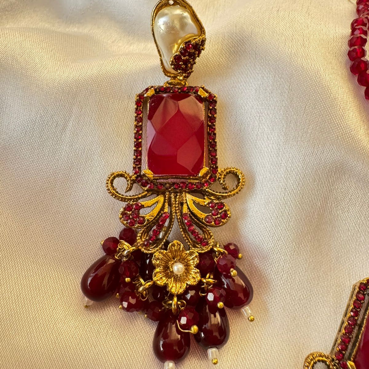 Antique Finish Traditional Gold-Plated Kundan-Look Drop Earrings & Maang Tikka Set
