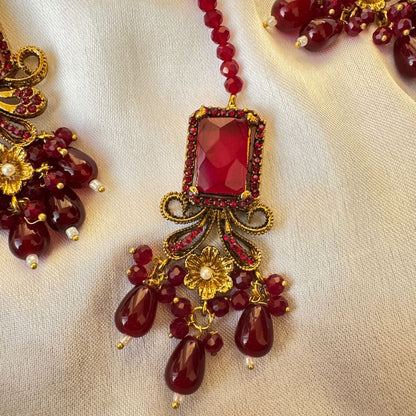 Antique Finish Traditional Gold-Plated Kundan-Look Drop Earrings & Maang Tikka Set