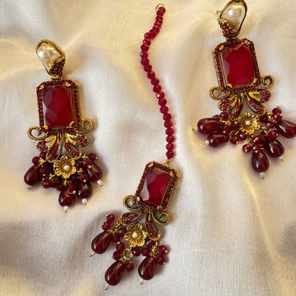 Antique Finish Traditional Gold-Plated Kundan-Look Drop Earrings & Maang Tikka Set