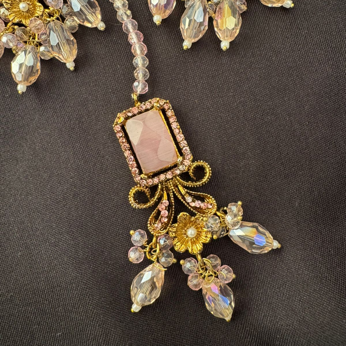 Antique Finish Traditional Gold-Plated Kundan-Look Drop Earrings & Maang Tikka Set