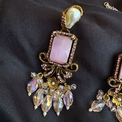 Antique Finish Traditional Gold-Plated Kundan-Look Drop Earrings & Maang Tikka Set