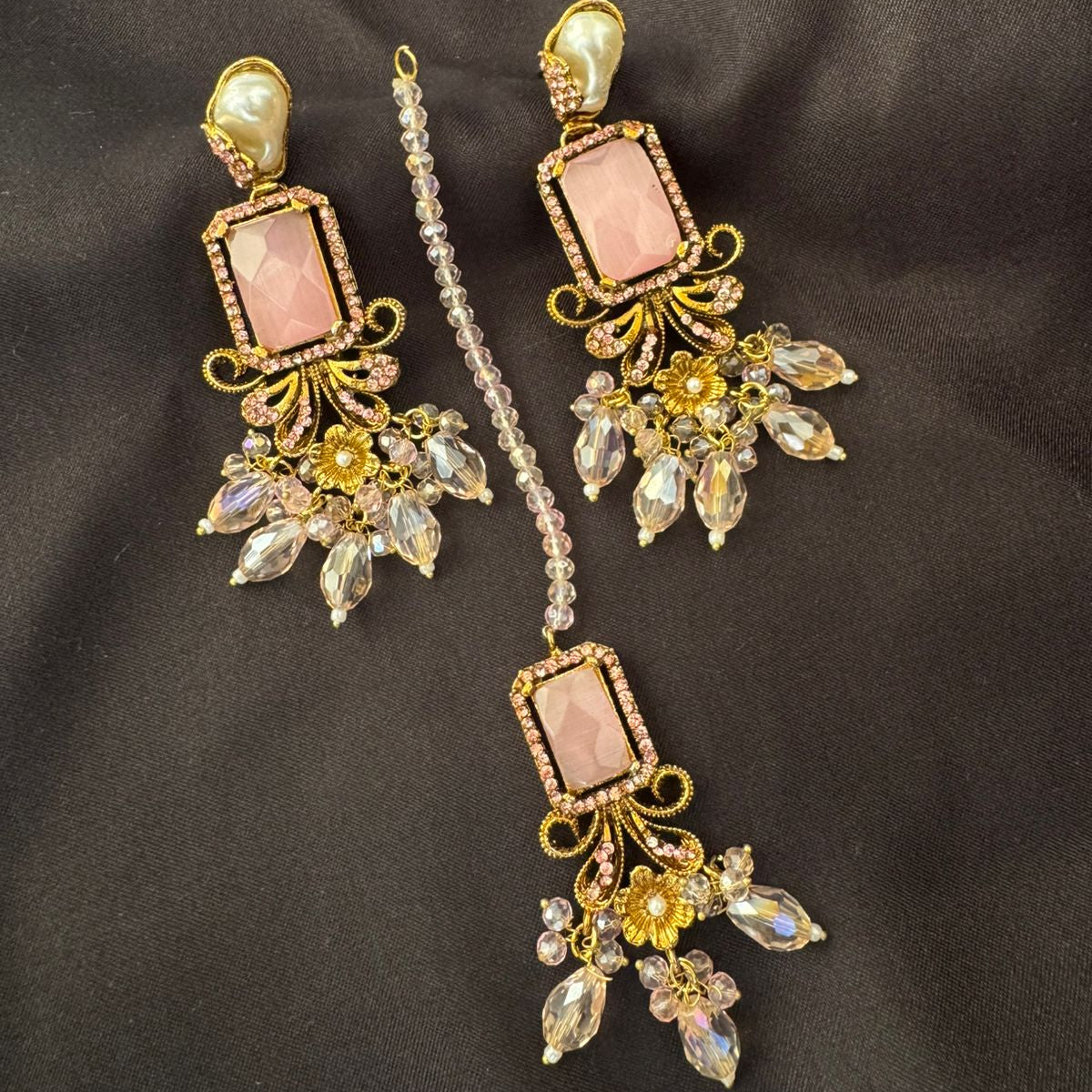 Antique Finish Traditional Gold-Plated Kundan-Look Drop Earrings & Maang Tikka Set